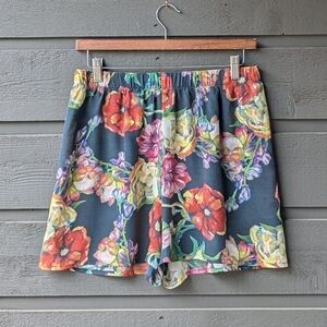 Strathcona Weekend Leisure 100% Silk Shorts Size Small Dark Floral
